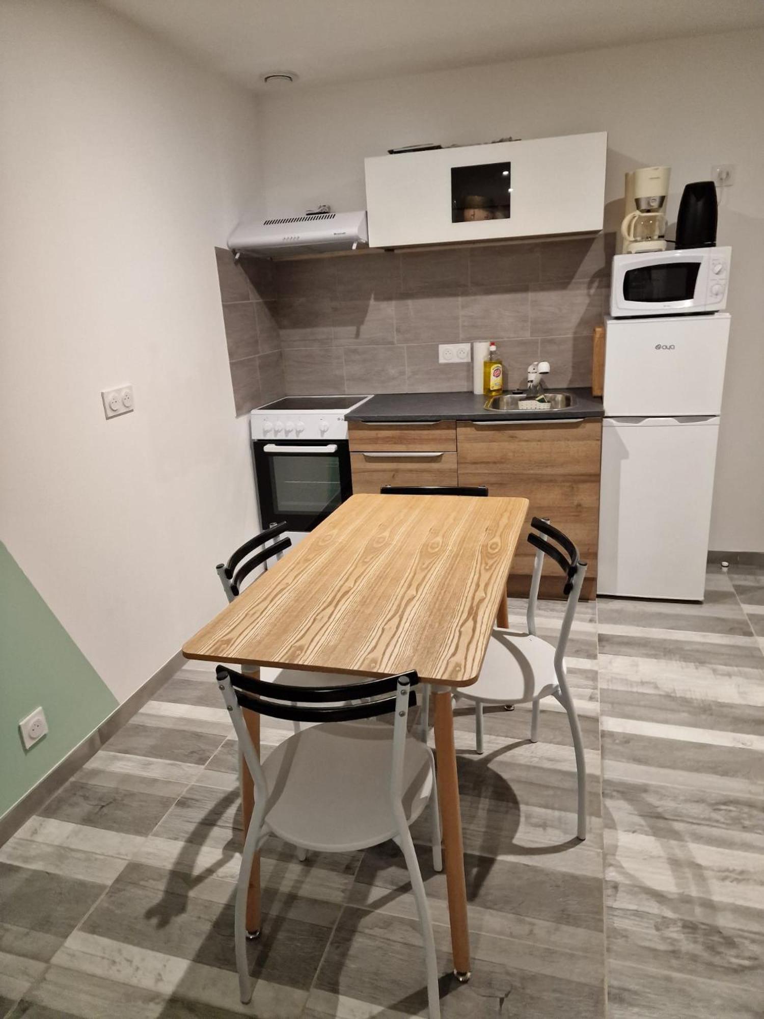 Comme A La Maison Gannat Exteriör bild
