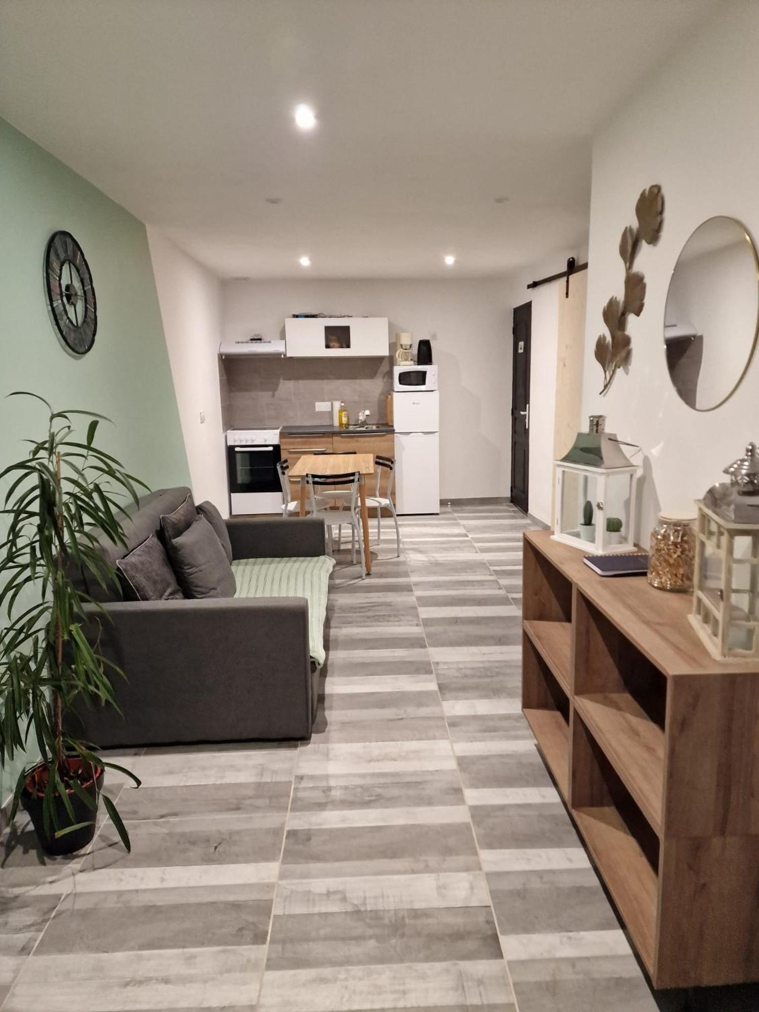 Comme A La Maison Gannat Exteriör bild
